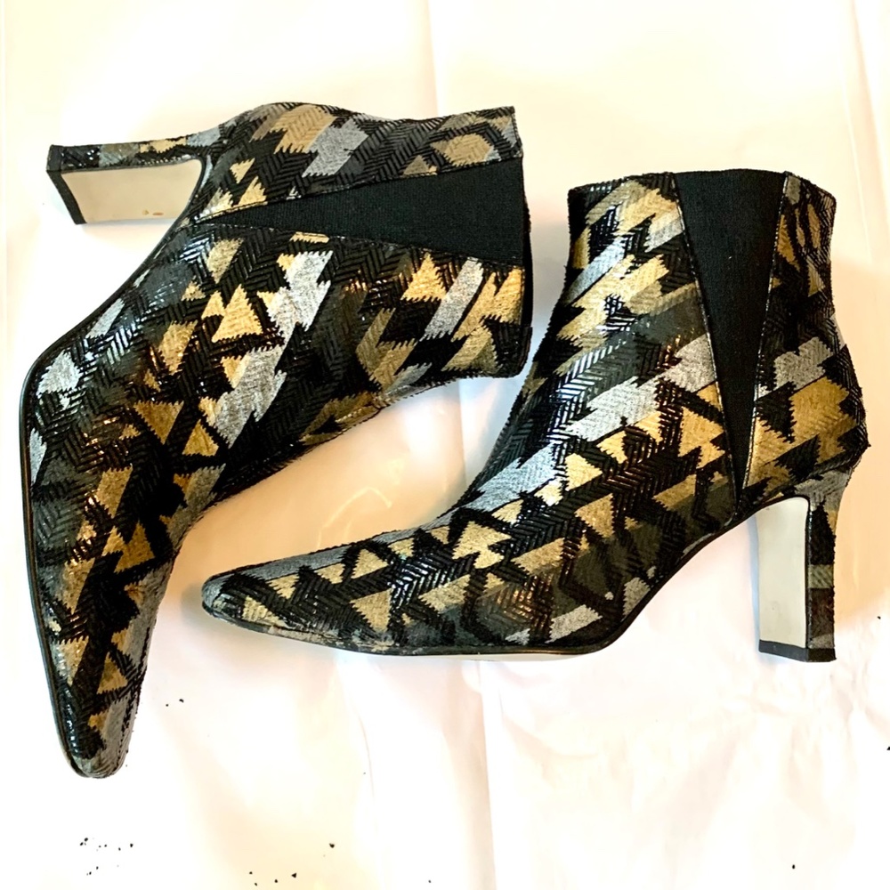 J. Renee Glam Metallic Geometric Pattern Ankle Boots Block Heel Size 6.5